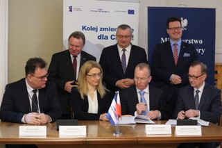 Adamczyk: PKP PLK podpisały umowy na łączność GSM-R za ponad 2 mld zł