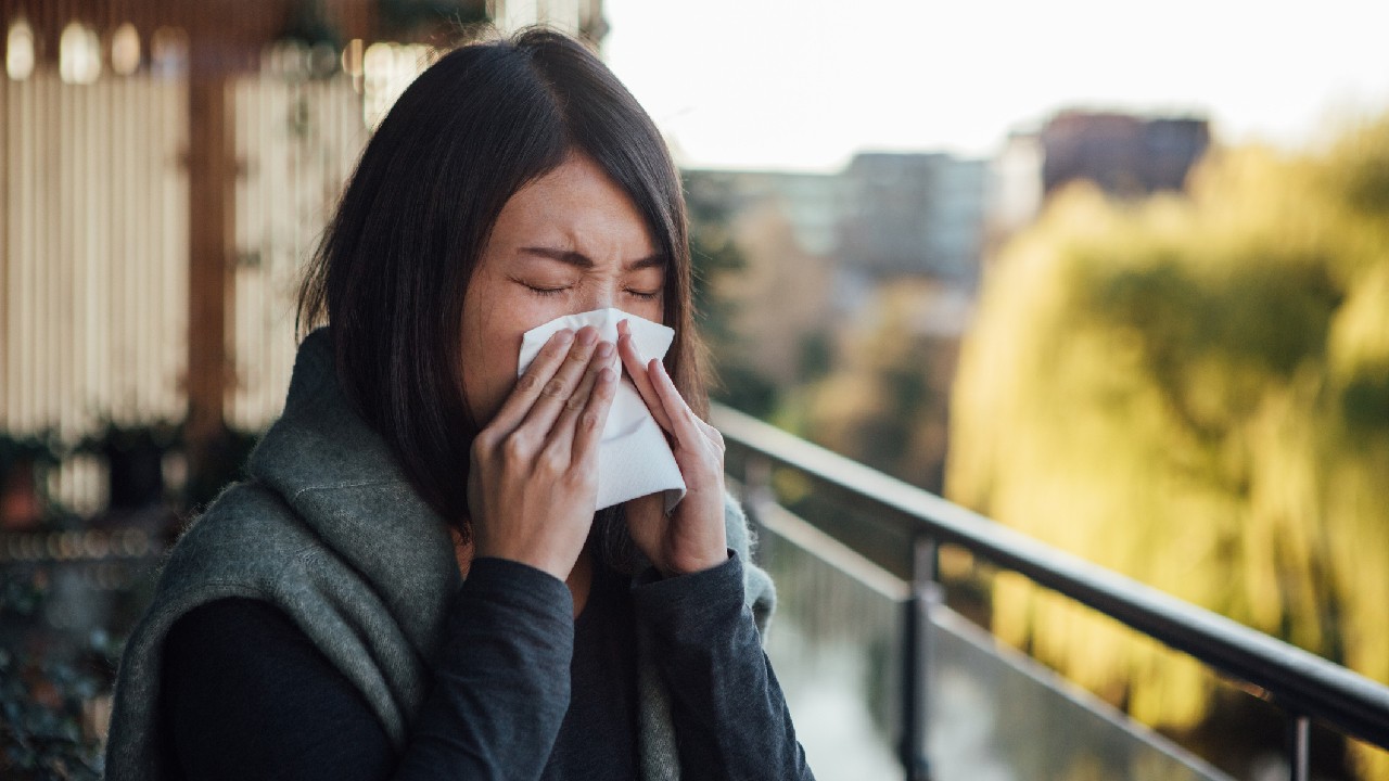O femeie de 35 de ani și-a fracturat o coastă după un strănut. Diagnosticul i-a surprins pe medici