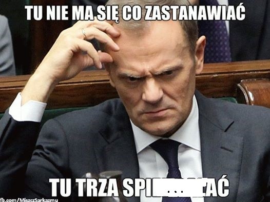 Z czego śmieje się prezes PiS?