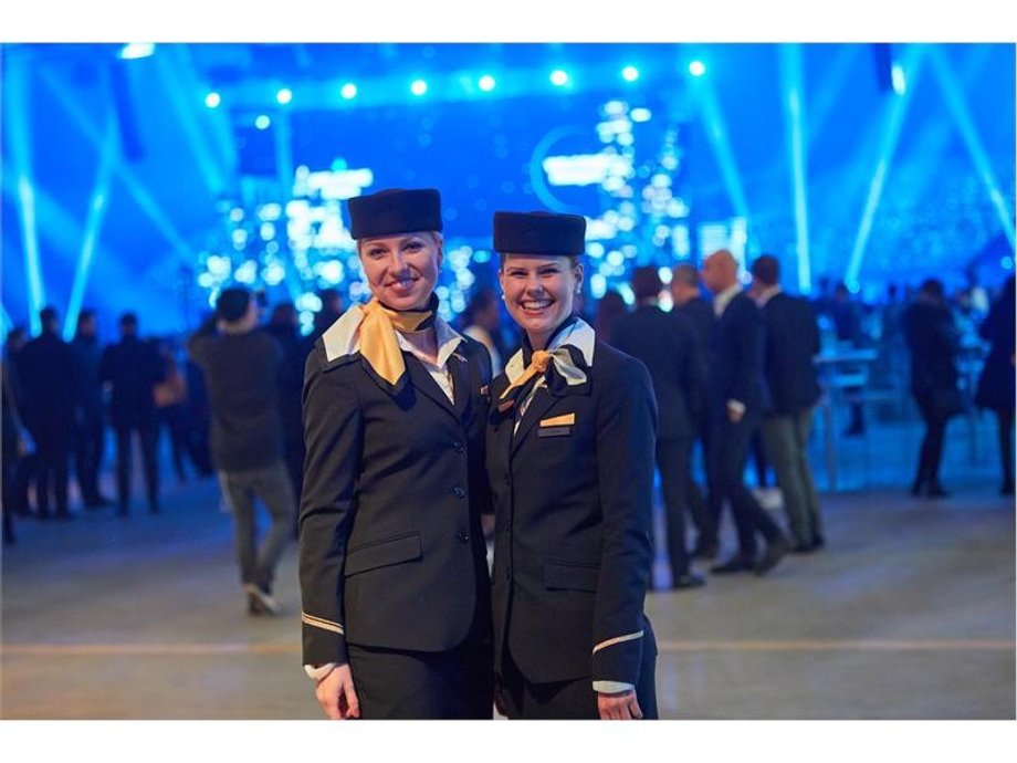 Odświeżono też wygląd mundurów stewardess