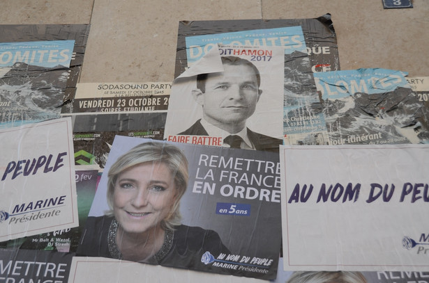 Pierwsza tura wyborów prezydenckich we Francji. Około 30 proc. zamierzających głosować nie ma faworyta