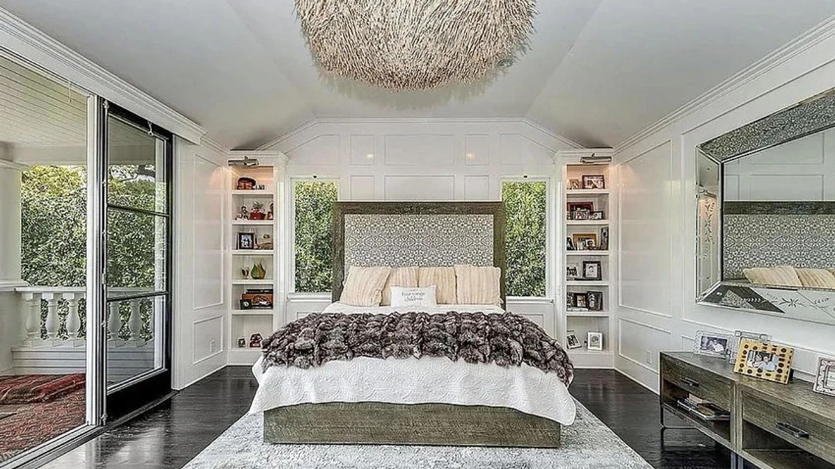 (FOTO) NAŠA GLUMICA IMA NAJLUKSUZNIJU VILU Bazen, mermer i tri kupatila: Kad čujete cifru koliko košta pašćete u nesvest