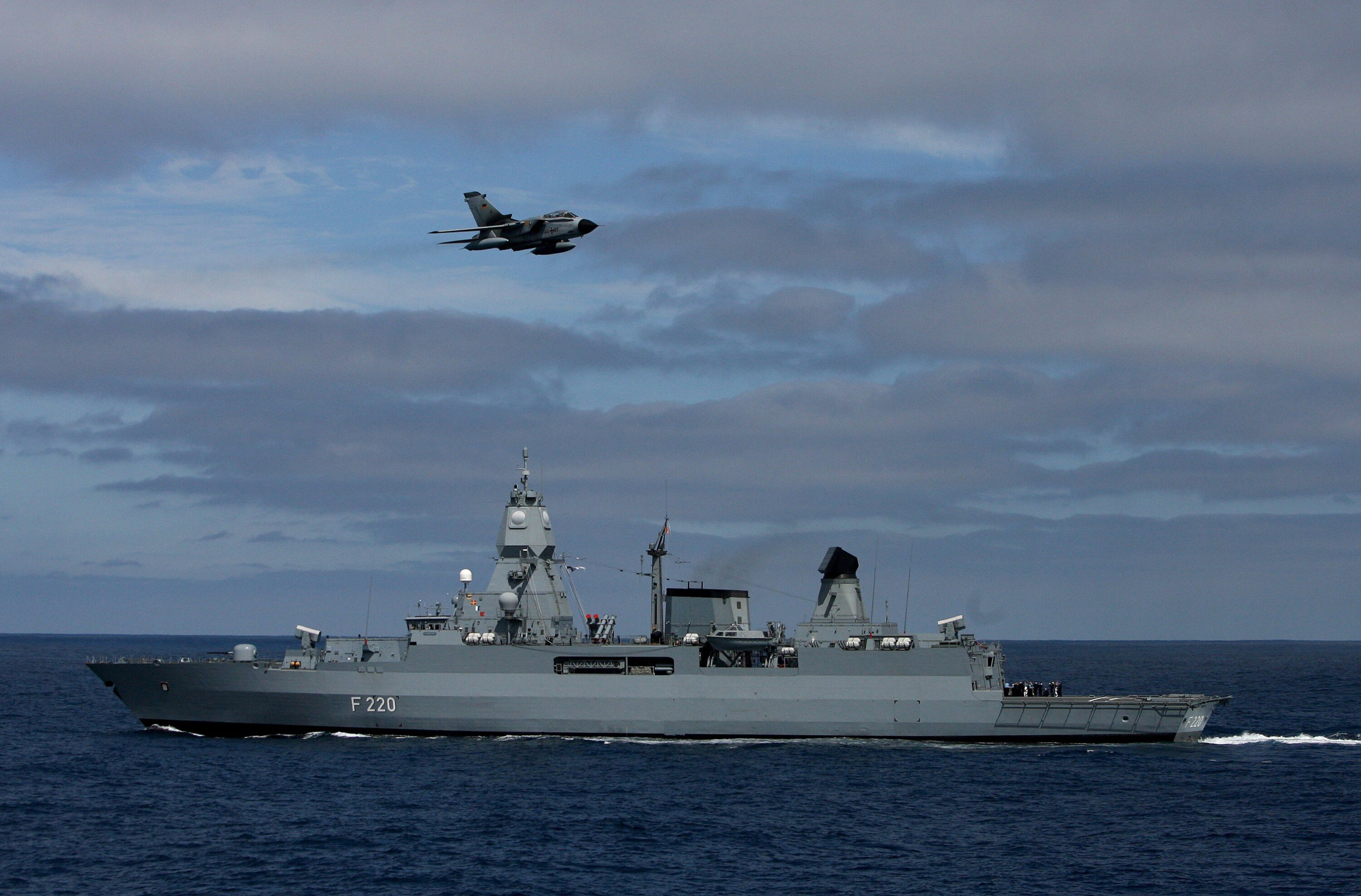 Rosja prowokuje: samolot nad niemiecka fregata