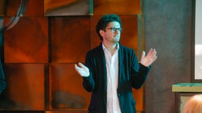 Kuba Wojewódzki po 15 latach odchodzi z Teatru 6. piętro. Wszystko przez Żurnalistę