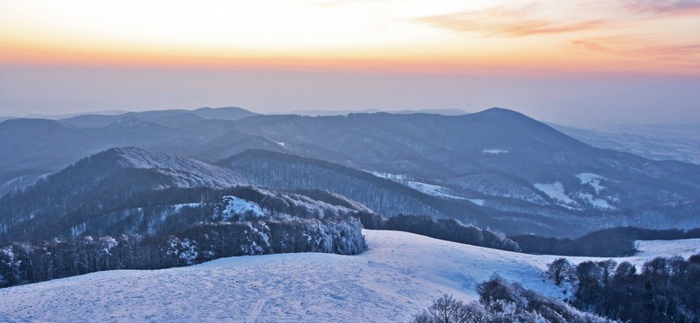 Groźny wypadek w górach. "Wiatr zdmuchnął turystów ze Śnieżki"