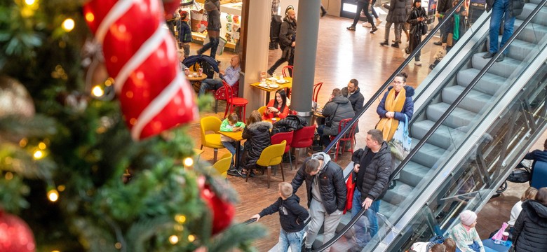 Mocno skurczyła się przestrzeń na szaleństwo. TAK Polacy robią przedświąteczne zakupy w tym roku