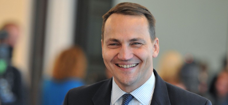Urzędniczka zamieszana w infoaferę chce pozwać ministra Sikorskiego
