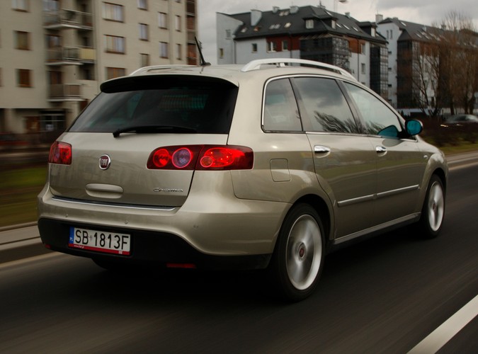 Croma to powrót Fiata do ligi passata i mondeo, w której notabene nigdy nie udało się zabłysnąć producentowi znanemu z fenomenalnych aut miejskich. Niestety i w tym przypadku włoska koncepcja limuzyny nie przypadła do gustu klientom. Sprawdzamy, w czym tkwi problem...