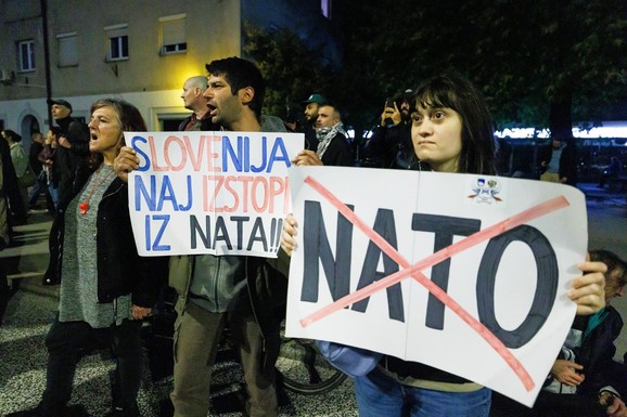 (VIDEO) PROTESTI U LJUBLJANI ZBOG NATO SAVEZA! Demonstranti pozvali vladu na izlazak iz Alijanse