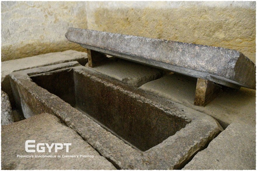 Komora grobowa i sarkofag w Piramidzie Chefrena