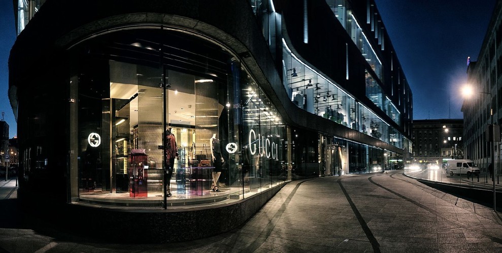 <strong>Dziś: Vitkac</strong>
<br></br>
Na miejscu dawnego, modernistycznego pawilonu Chemii stanął dom handlowy Vitkac według projektu Stefana Kuryłowicza. Do wykończenia budynku użyto granitu, stali nierdzewnej, betonu architektonicznego, drewna egzotycznego oraz kwarcu.
<br></br>
fot. Radek Kołakowski