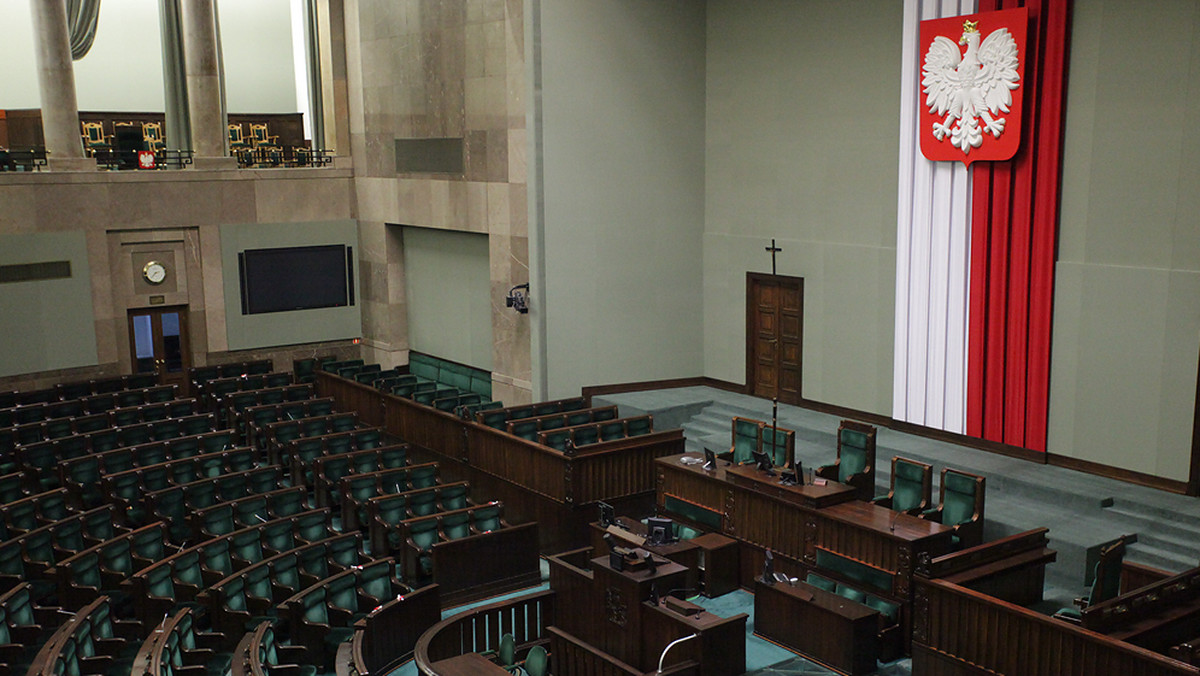 Sejm przyjął dzisiaj przez aklamację uchwałę w 30. rocznicę śmierci bł. ks. Jerzego Popiełuszki. Jego bezkompromisowa, odważna postawa była nie do zaakceptowania dla komunistycznej władzy - podkreślono w uchwale.