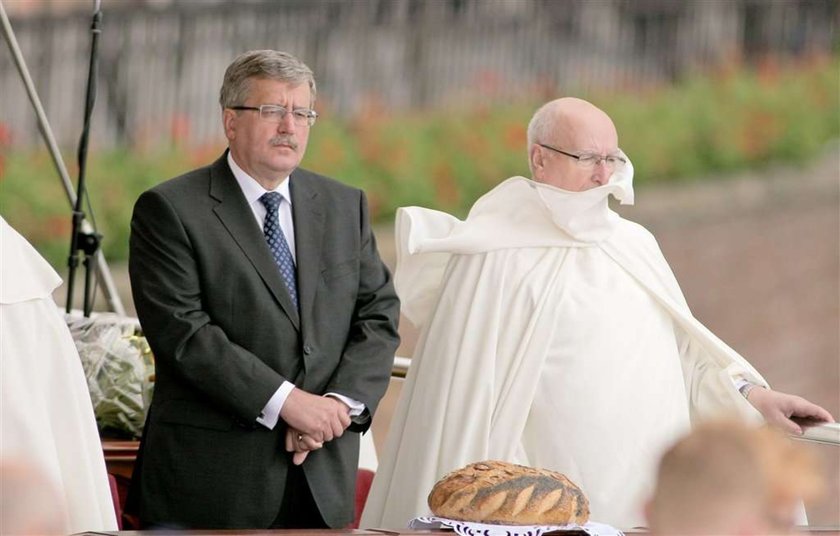 Bronisław Komorowski sie ubiera elegancko