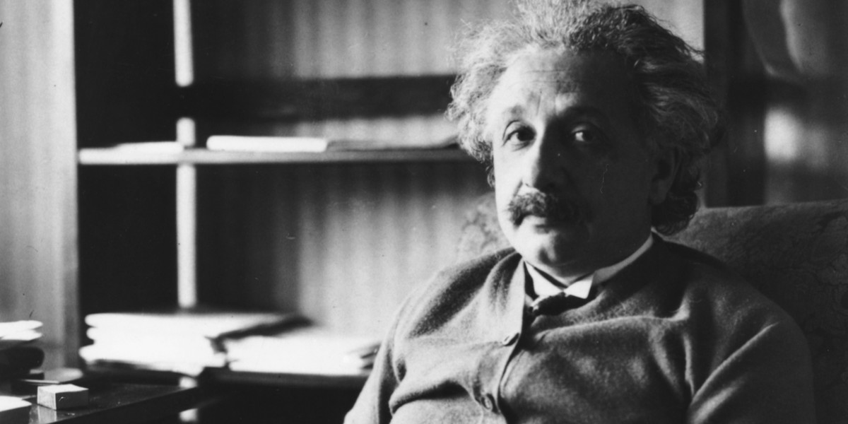 Albert Einstein w 1921 roku zdobył Nagrodę Nobla. Jest twórcą teorii względności