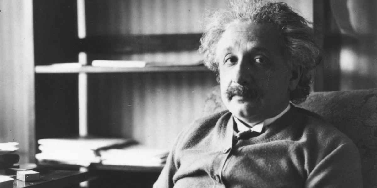 Albert Einstein w 1921 roku zdobył Nagrodę Nobla. Jest twórcą teorii względności