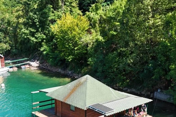 Marko prodaje splav za 30.000 evra na "srpskim Maldivima"! Raj na vodi traži novog vlasnika: Može da postane unosan turistički biznis (FOTO)