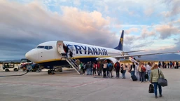 więcej lotów z polskich lotnisk? ryanair negocjuje i luzuje zasady bag