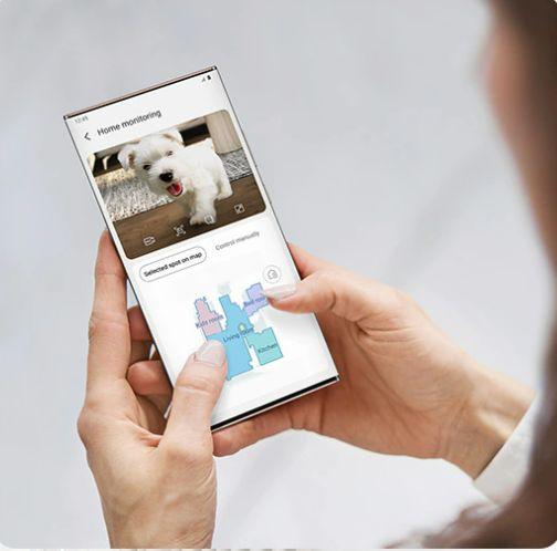Wykorzystaj odkurzacz automatyczny Samsung Jet Bot jako monitoring domu pod Twoją nieobecność.