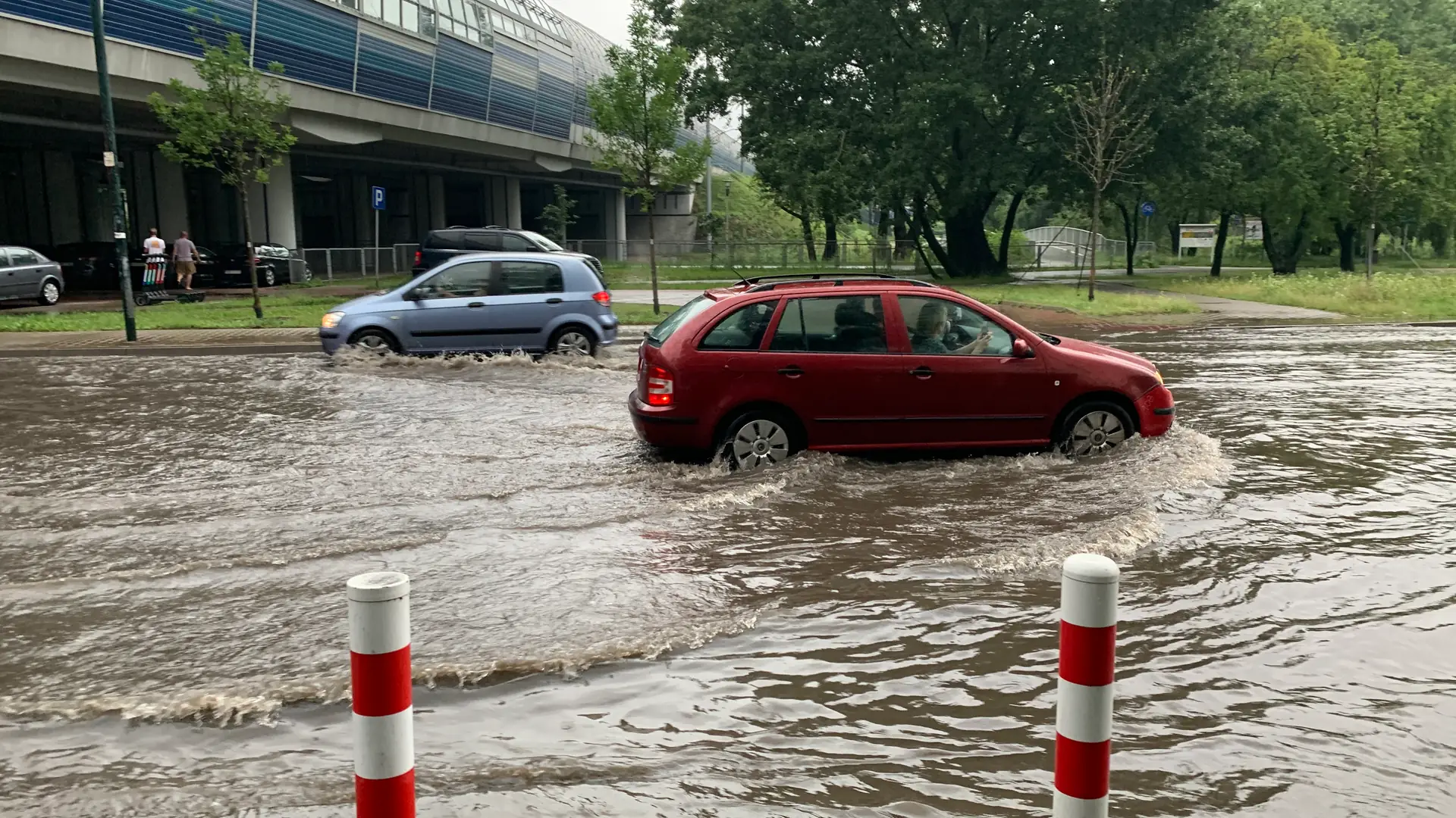 Ulewy podtapiają zabetonowane polskie miasta. Dania ma na to sposoby