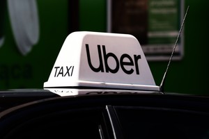 Uber Files. Kto ponosi odpowiedzialność etyczną za działania korporacji? Etyk biznesu wyjaśnia