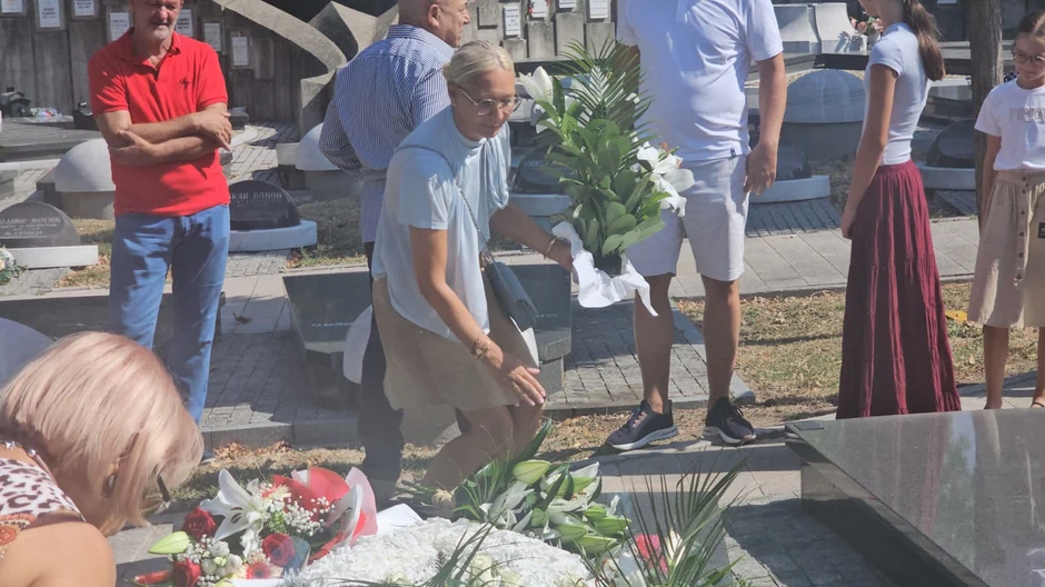 Šabanovi najmiliji na njegovom grobu povodom njegovog rođendana