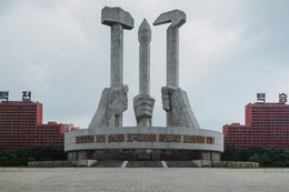Tak wygląda stolica Korei Płn. Wycieczki organizowane są pod ścisłym nadzorem reżimu