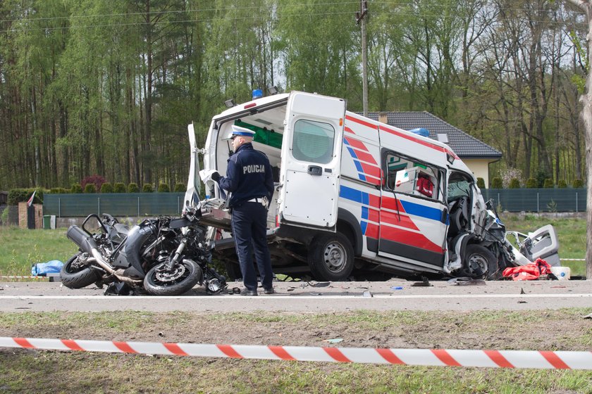 Tragiczny wypadek z udziałem karetki. Nie żyją dwie osoby, cztery są ranne