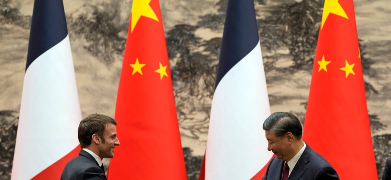 "Gra pozorów". Macron udał się do Chin. Chciał by Pekin "przemówił Rosji do rozsądku". Udało się?