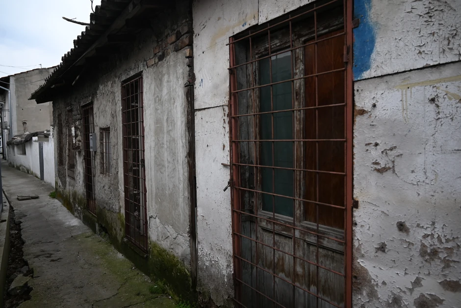 U nekim kućama nema nikoga, samo stoji katanac na vratima