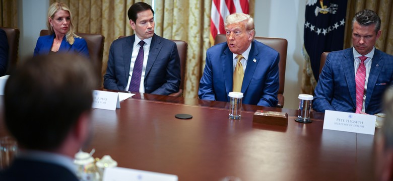 Kto naprawdę rządzi kadrami Trumpa? Kluczowy urzędnik urodził się… nie tam, gdzie mówił