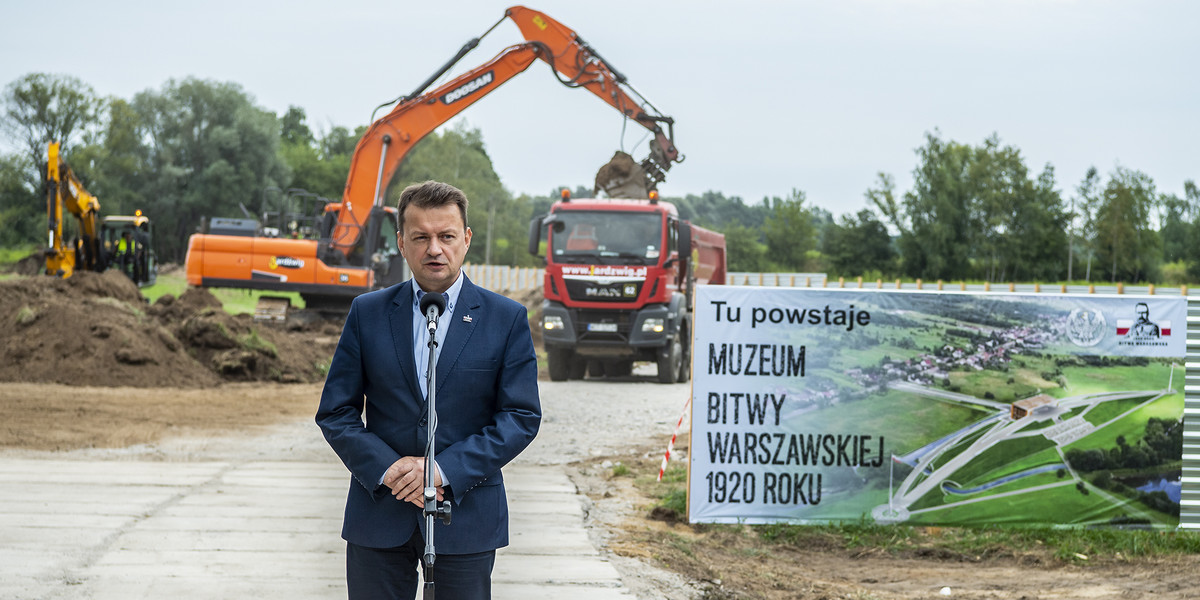 Huczne rozpoczęcie budowy muzeum w Ossowie w roku 2020.