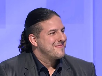 Dušan Macura "kida" u kvizu Potera, a IZNENADIĆE VAS STEPEN NJEGOVOG OBRAZOVANJA: Niko nije očekivao da ima tu diplomu