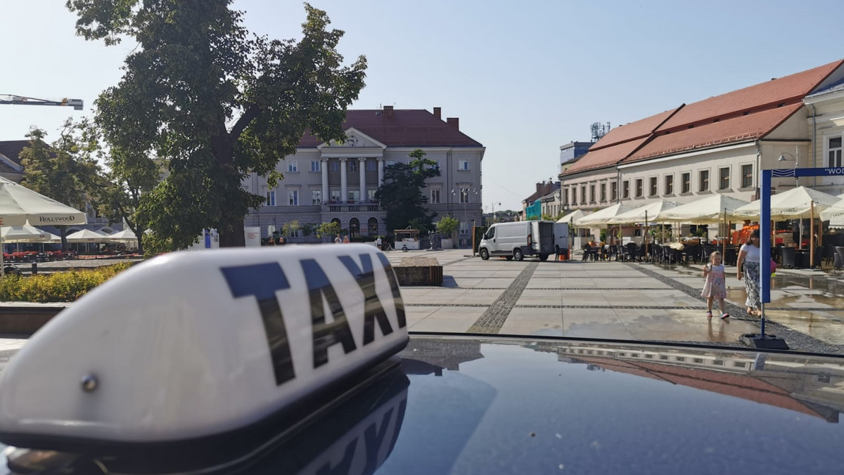 Dzień z życia taksówkarza. Kuszą nie tylko zarobki