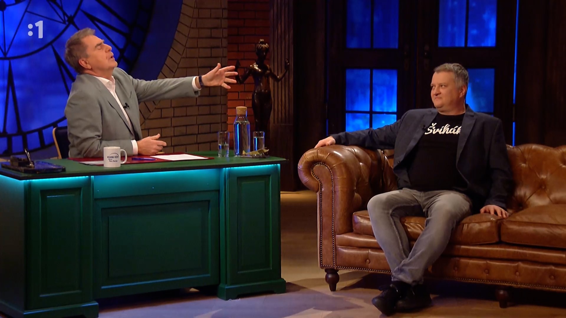 Talkšou Neskoro večer s Petrom Marcinom.