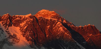 Rosjanin zginął na Mount Everest. Na zboczach tej góry leżą śmieci i... 300 ciał!