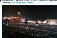 Lądowanie samolotu bez podwozia na lotnisku Chopina. Lot z Krakowa do Warszawy. Zdjęcie z Twittera Rafała Brzoski