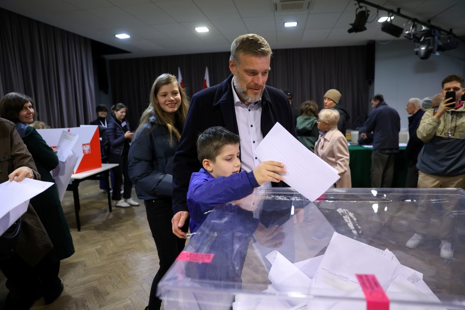 Współprzewodniczący partii Razem Adrian Zandberg także oddał głos w stolicy