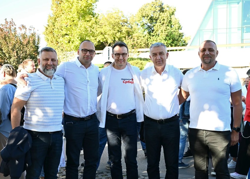 Predstavnici Srpske liste na skupu SNS u Areni