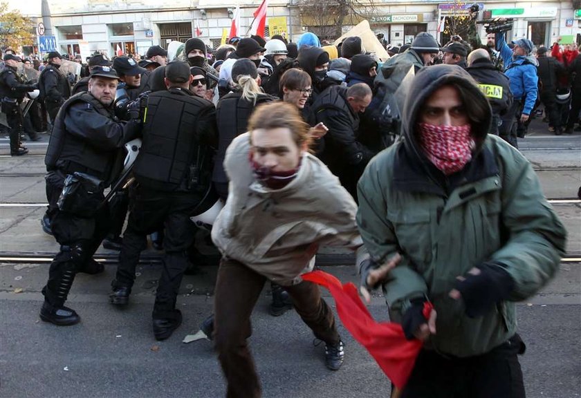 policja, zadyma, demonstracja, dzień niepodległości