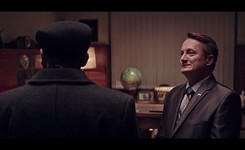 Biblia, pistolet i TV Rodeo w gabinecie Kaczyńskiego, czyli premiera serialu 'Ucho prezesa'