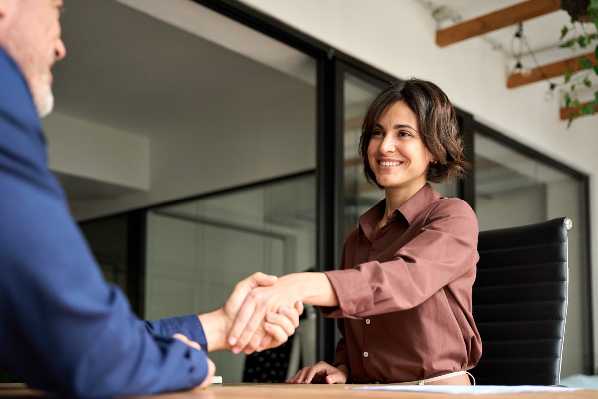 Jak wynegocjować podwyżkę? Tego słowa lepiej nie używaj