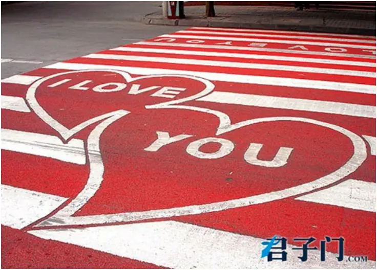 A-Lovers-Crosswalk-In-China