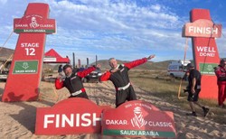 Polacy wjechali klasyczną Toyotą Land Cruiser na podium Dakar Classic