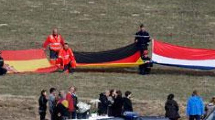 Szívszorító! Hozzátartozók a Germanwings-tragédia helyszínén