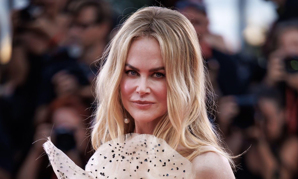 Nicole Kidman zachwyca na paryskim tygodniu mody. Mała czarna w nowoczesnej odsłonie