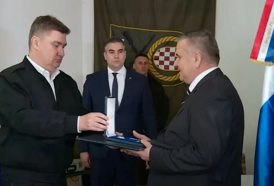 Zoran Milanović odlikovao pripadnike HVO u Derventi