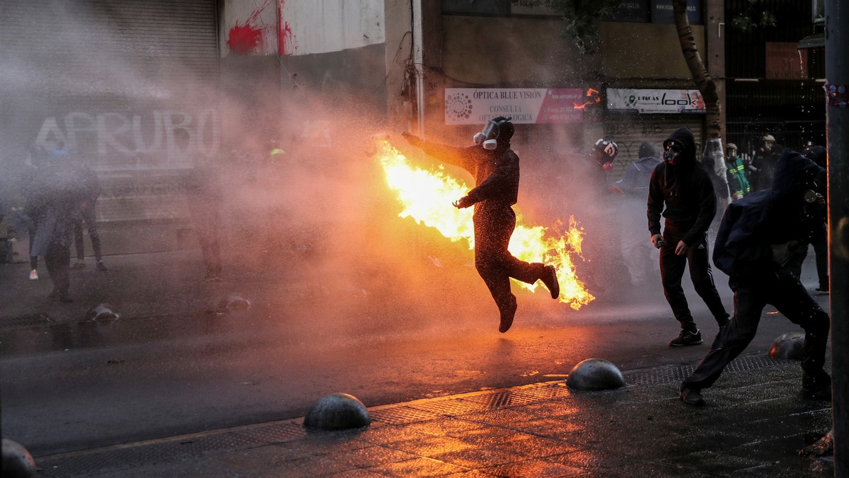 Antyrządowe protesty na ulicach stolicy Chile Santiago. Grudzień 2020