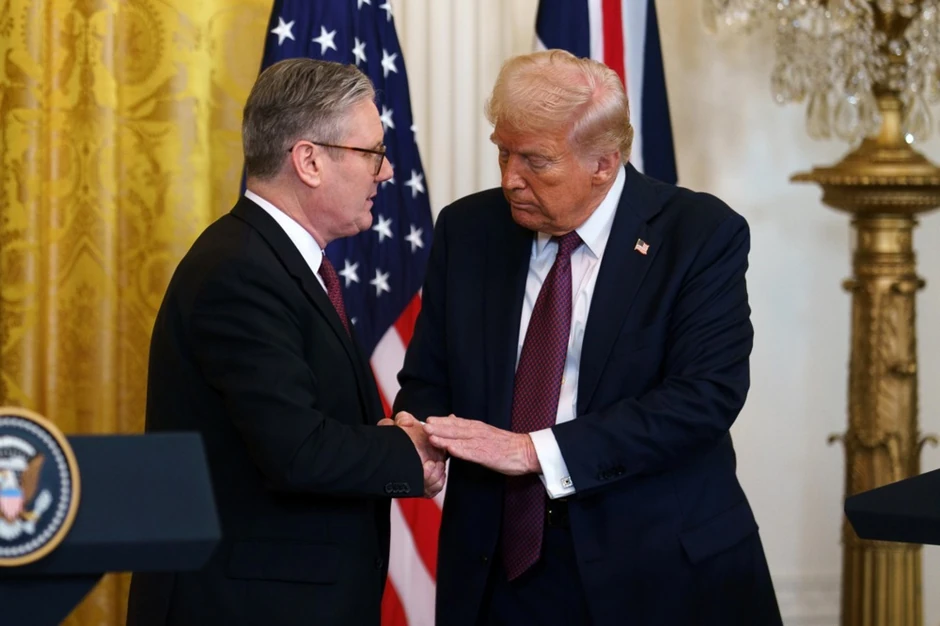 Kir Starmer i Donald Tramp na konferenciji u Beloj kući 27. februara