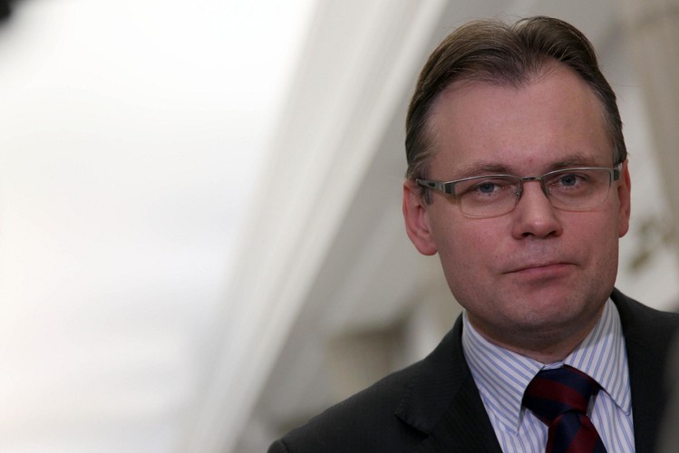 4. Szef kulbu Parlamentarnego Solidarnej Polski Arkadiusz Mularczyk. Wartość majątku: 743 tys. zł. W tym: 15 tys. zł oszczędności, żadnych długów, dom 236 mkw., działki oraz samochód: ford mondeo.