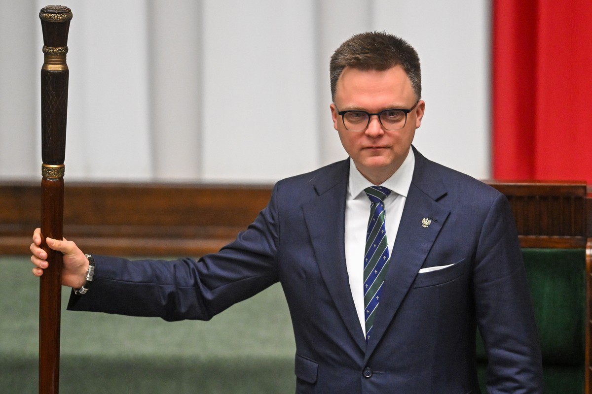 Szymon Hołownia zapowiada badanie posłów alkomatem